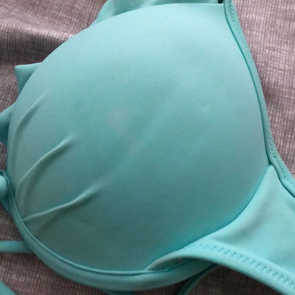 Victoria’s Secret bikini top - Picture 2 of 5